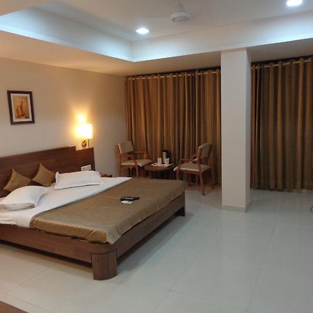 Hotel Classique Rajkot Exteriör bild
