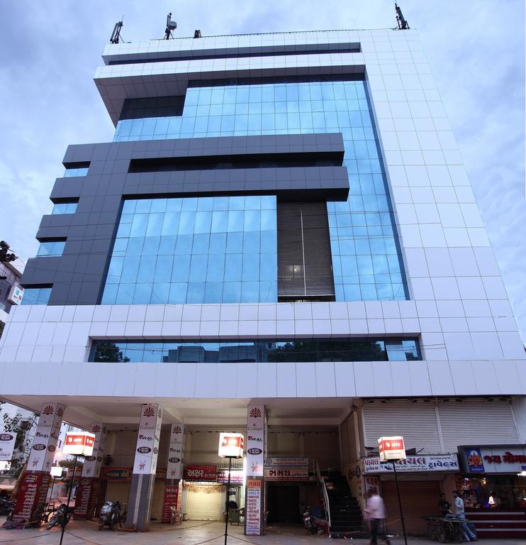 Hotel Classique Rajkot Exteriör bild