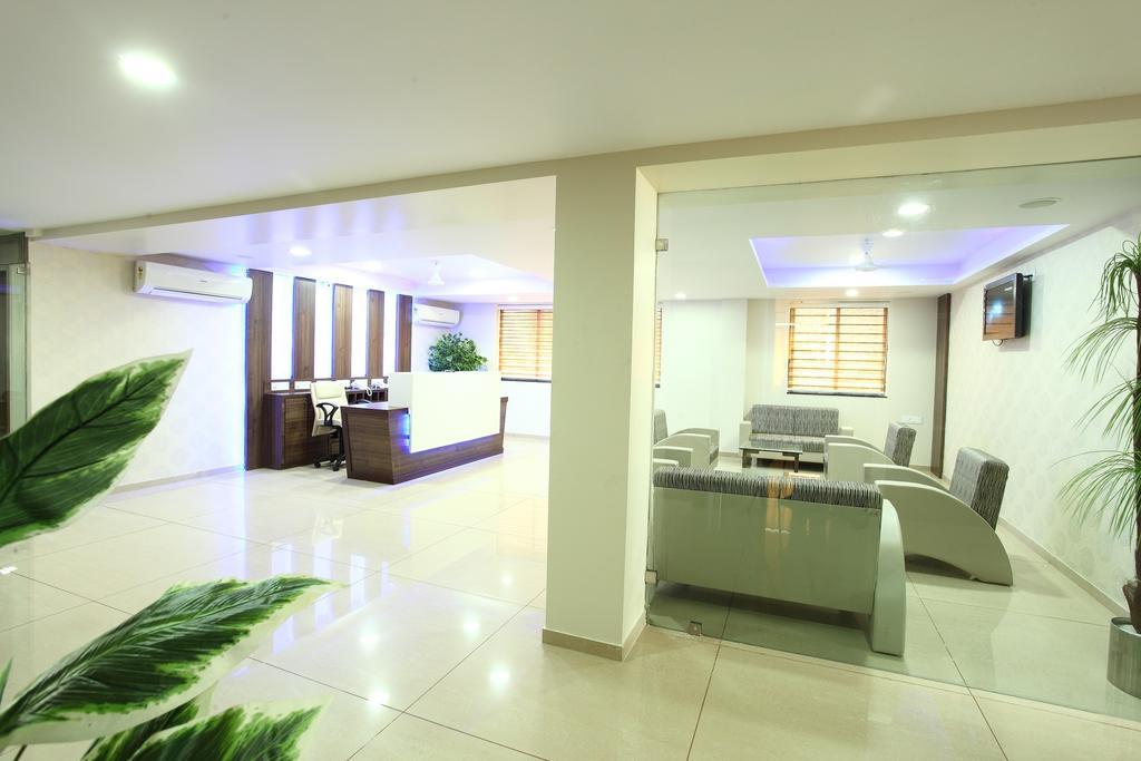 Hotel Classique Rajkot Exteriör bild