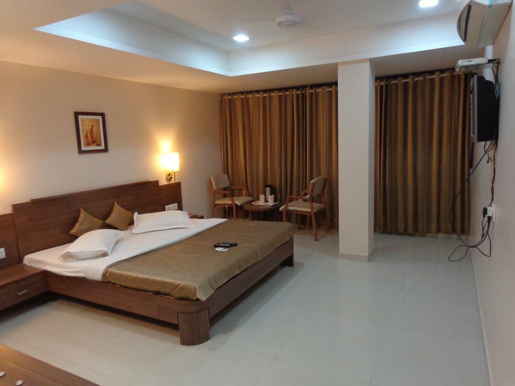 Hotel Classique Rajkot Exteriör bild