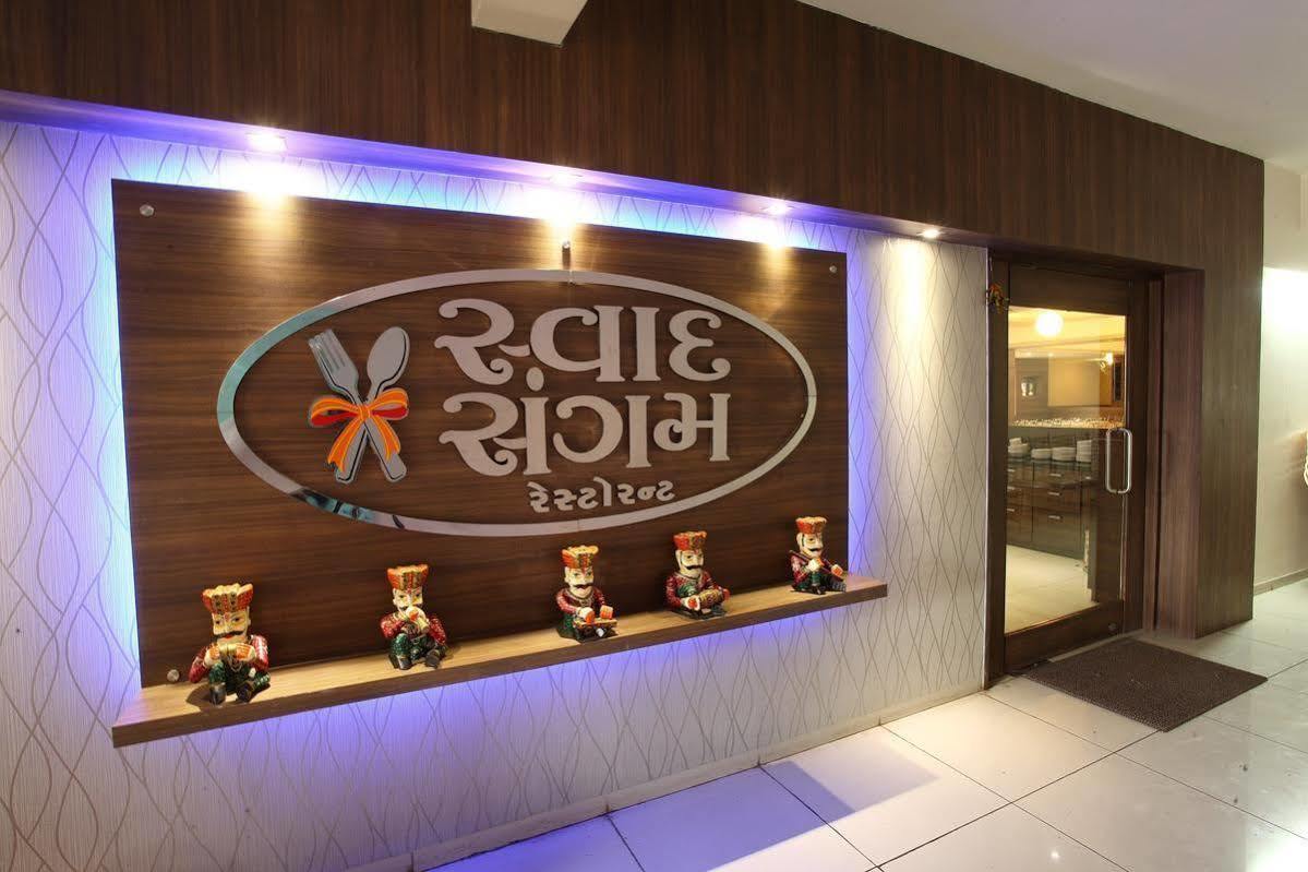 Hotel Classique Rajkot Exteriör bild
