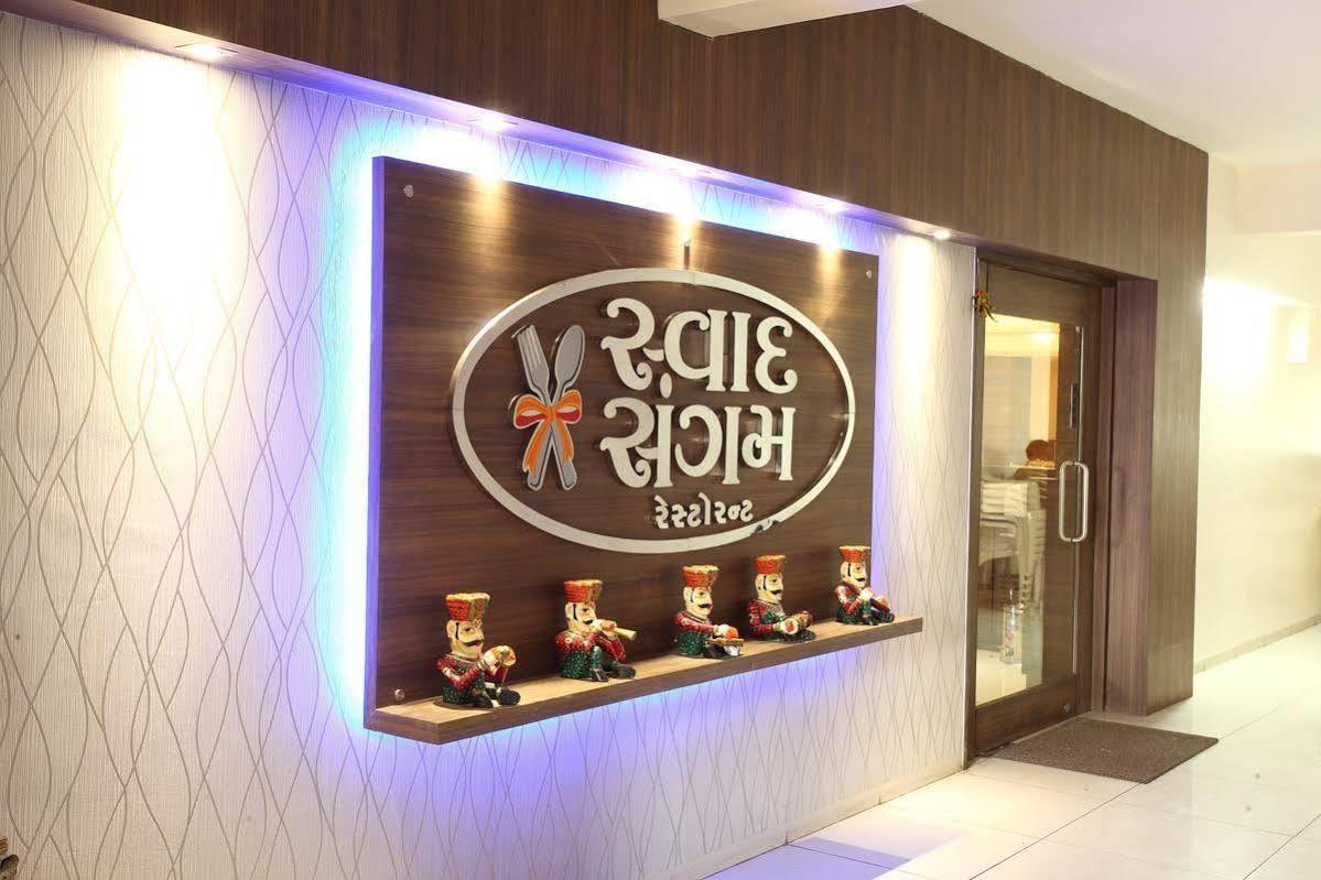 Hotel Classique Rajkot Exteriör bild
